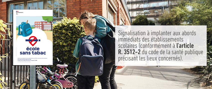 Panneau "école sans tabac" devant une entrée d'établissement scolaire