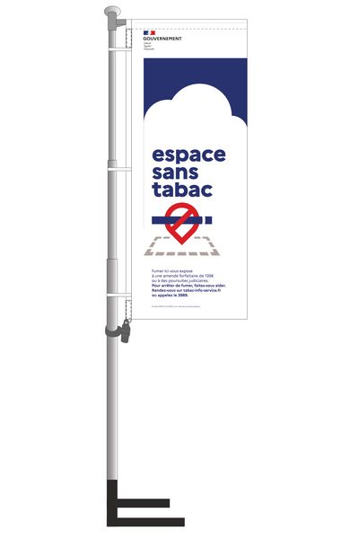 Kit pavillon avec mât portant l’inscription « Périmètre sans tabac », signalétique anti-tabac.