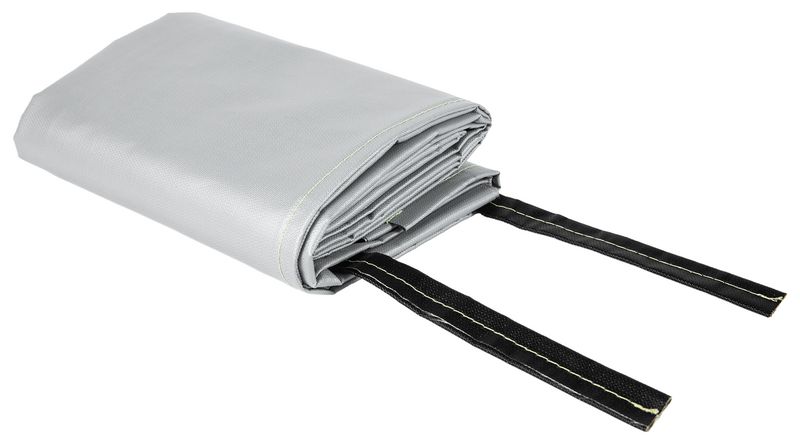 Couverture anti-feu conçue pour contenir un feu provoqué par une défaillance de la batterie lithium de petits appareils et d'outils électroportatifs