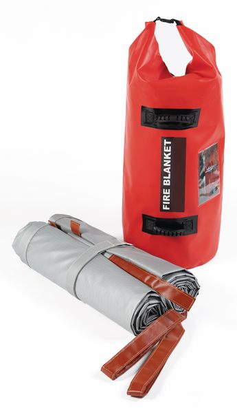 Couverture anti-feu conçue pour contenir un feu provoqué par une défaillance de la batterie lithium d'un véhicule électrique.